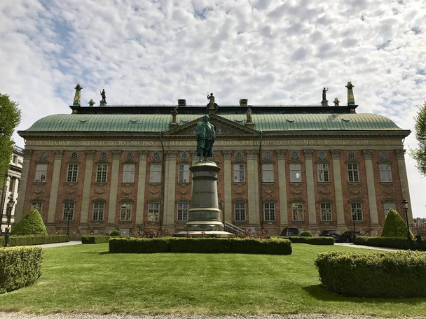 Estatua de Axel Oxenstierna en bronce en el jardín norte de la Casa de los Nobles en el centro de Estocolmo
 - Foto, imagen