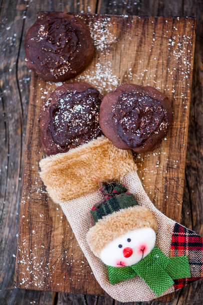 Fresh baked chocolate cookies for Christmas - Foto, afbeelding