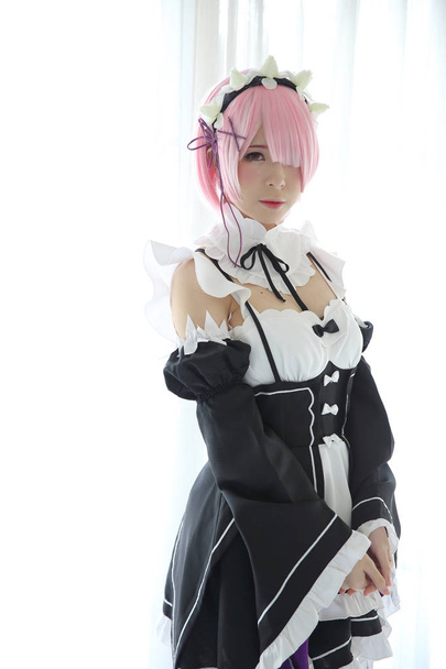 Portret z Japonii anime cosplay Kobieta, biały Japoński pokojówka w pokoju biały ton - Zdjęcie, obraz