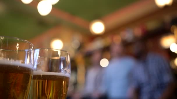 Pint of beer at the bar - Felvétel, videó
