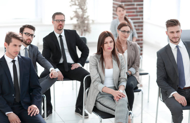 grupo de empresários sentados na sala de reuniões
 - Foto, Imagem