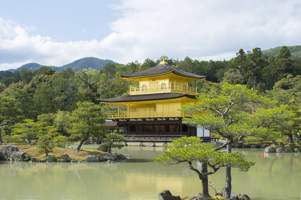 Kinkakujin temppeli (Kultainen paviljonki) Kiotossa, Japanissa - Valokuva, kuva