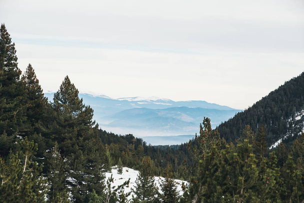 Зимний вид на горы, красивые горные пейзажи
  - Фото, изображение