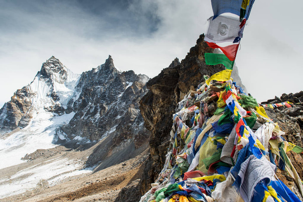 Renjo La Pass trekking l'un des meilleurs célèbres cols du Népal trekking est belle aventure trek dans la région de l'Everest avec Everest chaîne de montagnes Népal
 - Photo, image