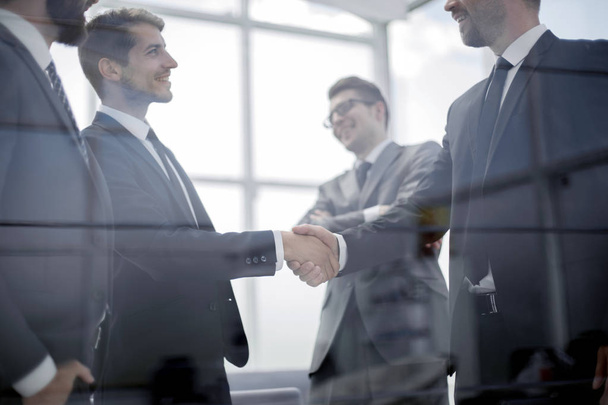 close up. handshake business people in the office - Φωτογραφία, εικόνα