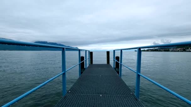 Passerelle à Genève paysage lacustre à l'heure du jour
 - Séquence, vidéo