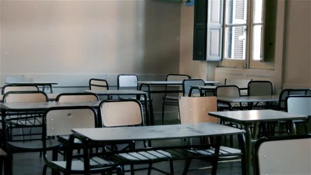 Szüreti fa szék porszemcsék az iskolában. - Felvétel, videó