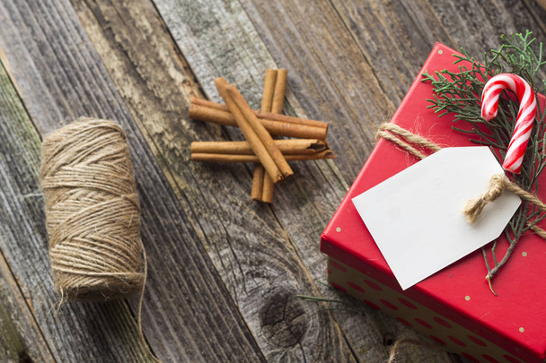 Simple DIY Envolver regalos de Navidad vintage
 - Foto, Imagen