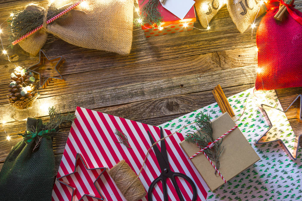 Simple DIY Envolver regalos de Navidad vintage
 - Foto, Imagen