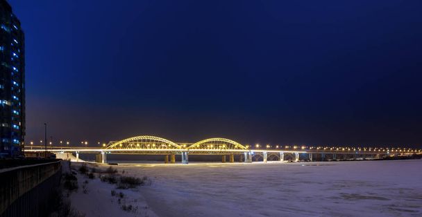 Brücke über die Wolga in Nischni Nowgorod im Winter, Russland - Foto, Bild