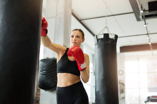 beautiful young girl engaged in training boxing gym - Foto, imagen