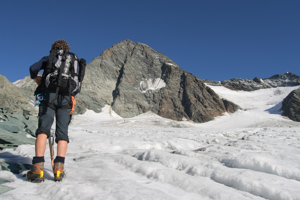 Scalatore su un ghiacciaio di montagna
 - Foto, immagini