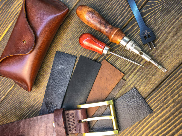 leather goods. workshop for the manufacture of clothing and accessories. - Foto, Imagen