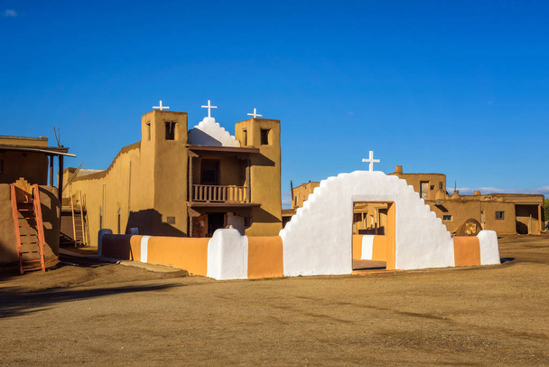 Kościół San Geronimo w Taos Pueblo, Nowy Meksyk - Zdjęcie, obraz