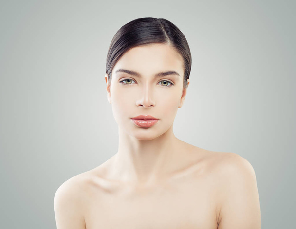 Retrato de mujer spa. Cuidado de la piel, tratamiento facial y bienestar
 - Foto, Imagen