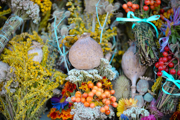 Papoula de férias ortodoxa, buquê com sementes de papoula
 - Foto, Imagem