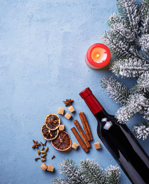 Ingredientes para cocinar Navidad invierno bebida caliente vino caliente
 - Foto, imagen