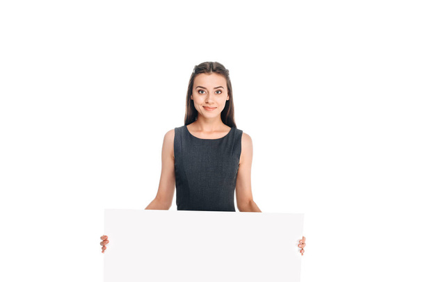Porträt einer jungen Frau mit leerem Banner auf weißem Hintergrund - Foto, Bild