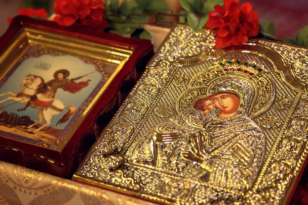 Tanrı'nın Annesi Meryem ve çocuk (İsa Mesih) sembolü Hıristiyanlık Kilise simgesi - Fotoğraf, Görsel