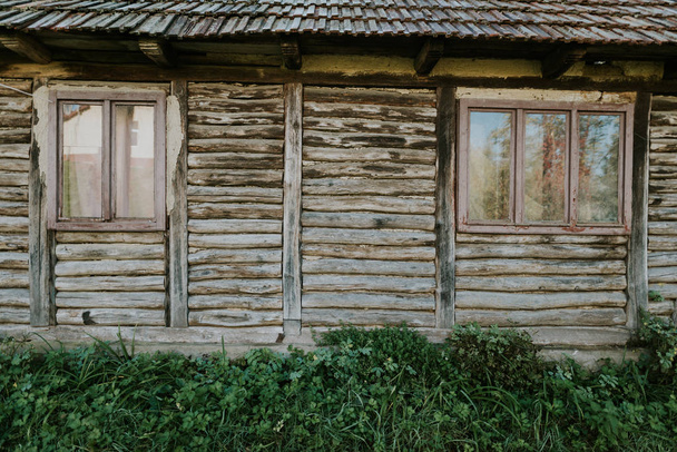 Wood logs wall of rural house perfect for  background - Zdjęcie, obraz