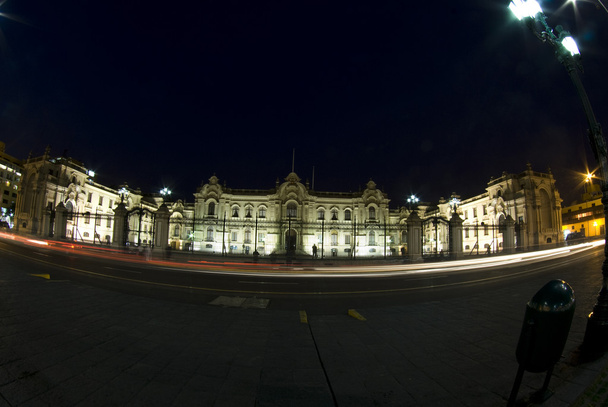palacio presidencial en la noche lima perú
 - Foto, Imagen