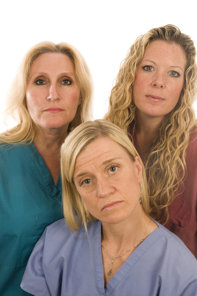 три медсестры медицинские женщины с серьезным выражением лица
 - Фото, изображение