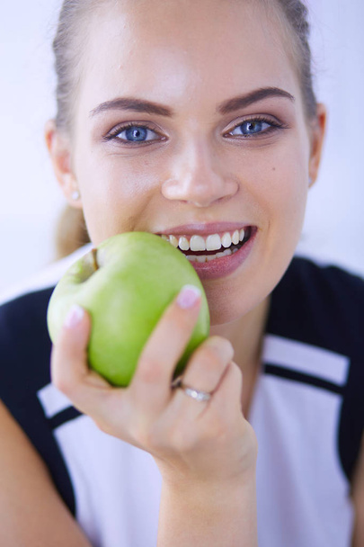 Close up portrait of healthy smiling woman with green apple. - Fotografie, Obrázek