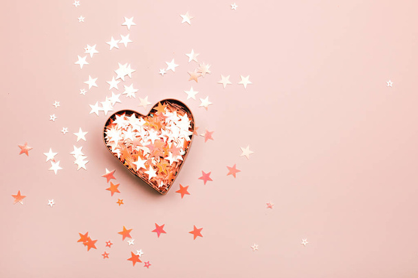 Heart with sparkles and shape for gingerbread on Living Coral background. Color of the year 2019 concept. - Φωτογραφία, εικόνα
