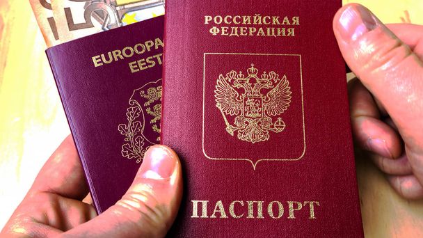  dupla cidadania da Estónia e da Rússia
 - Foto, Imagem