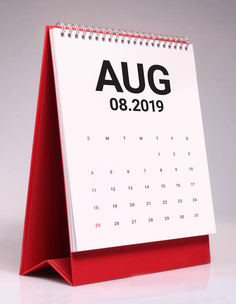 einfacher Schreibtischkalender für August 2019 - Foto, Bild