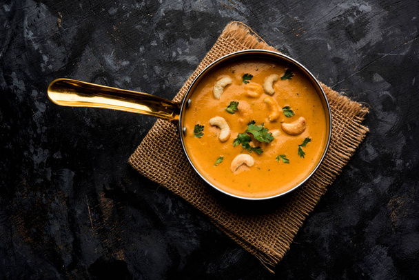 Le curry Malai Kofta est une recette spéciale Mughlai servie dans un bol. Concentration sélective
 - Photo, image