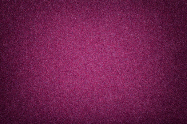dunkel lila matten Hintergrund aus Wildleder, Nahaufnahme. Samt Textur aus nahtlosem Weinwollfilz mit Vignette. - Foto, Bild
