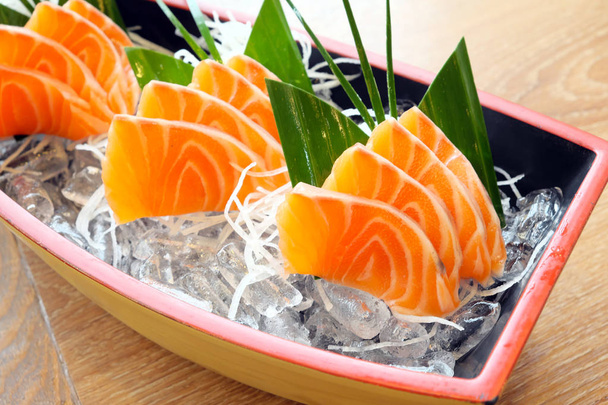 Японская еда из лосося с сашими
 - Фото, изображение
