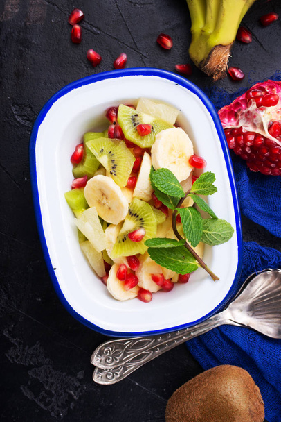 fruit salad in bowl, vitamin salad with mint leaf - Foto, afbeelding