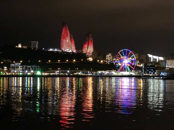 Lumières célèbres de Bakou dans la soirée
 - Photo, image