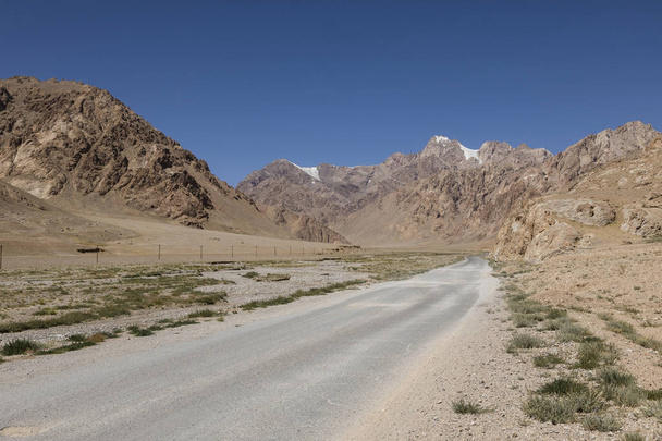 Landscape in the Pamir mountains in the area of Murghab in Tajikistan - 写真・画像