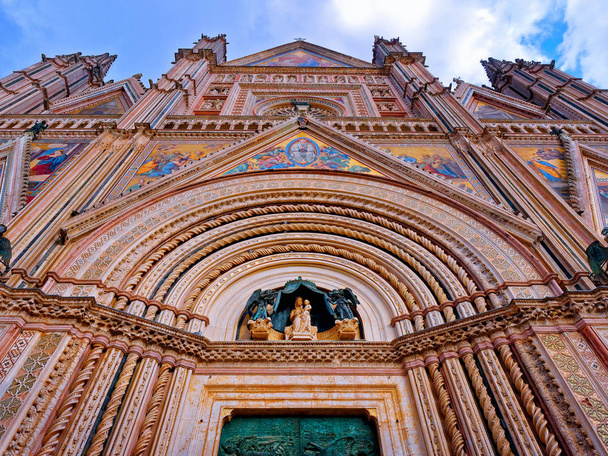 Orvieto katedrále fasády přední vnější detailní pohled - Fotografie, Obrázek