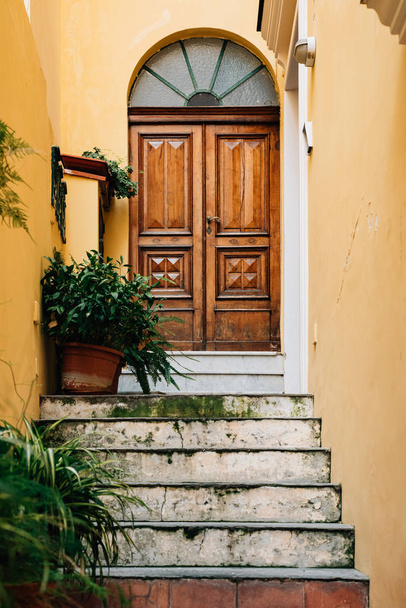 A door in Capri, Italy - Foto, imagen