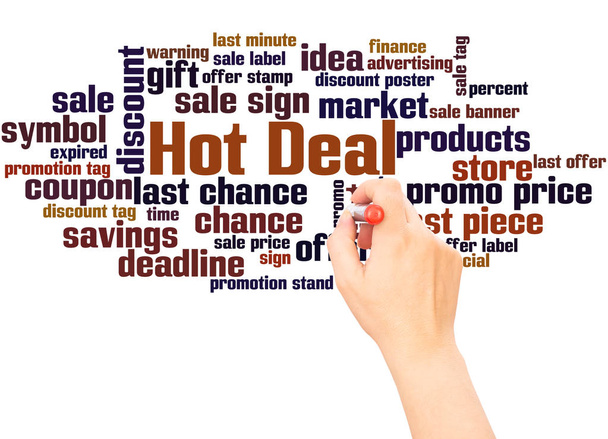 Hot Deal λέξη σύννεφο χέρι γράφοντας έννοια σε λευκό φόντο. - Φωτογραφία, εικόνα
