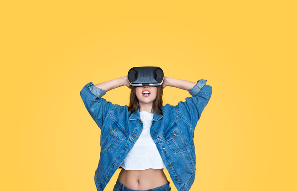Shocked woman in VR goggles - Foto, imagen