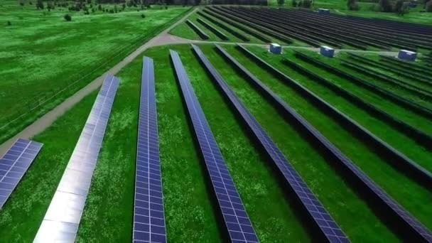 Ανανεώσιμες πηγές σταθμό παραγωγής ηλεκτρικής ενέργειας με ηλιακούς συλλέκτες. Κηφήνας θέα ηλιακή αγρόκτημα - Πλάνα, βίντεο