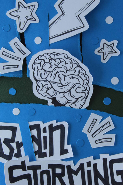 Mürekkeplenmiş kağıt düzenlenen sanat beyin fırtınası kavramsal kompozisyon el ile çizilmiş  - Fotoğraf, Görsel