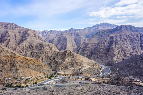 Jebel Jais Mountain Picturesque View of Mountain Peaks with Road and Blue Sky - Zdjęcie, obraz