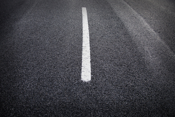 Textura de asfalto con franja amarilla
 - Foto, Imagen