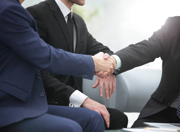 close up.handshake business people at a meeting - Fotografie, Obrázek