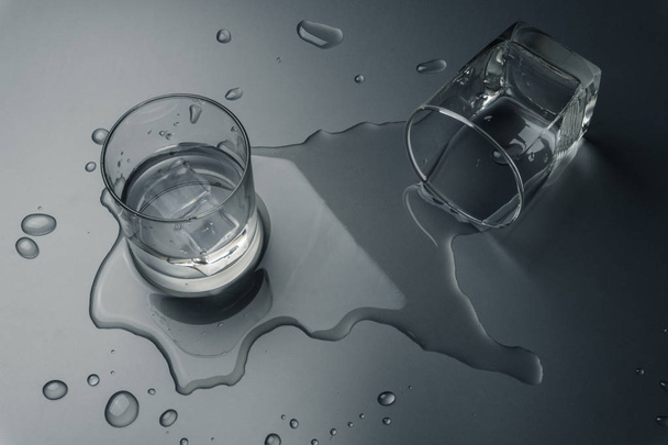 close up of the glasses of water spilled on the table - Foto, imagen