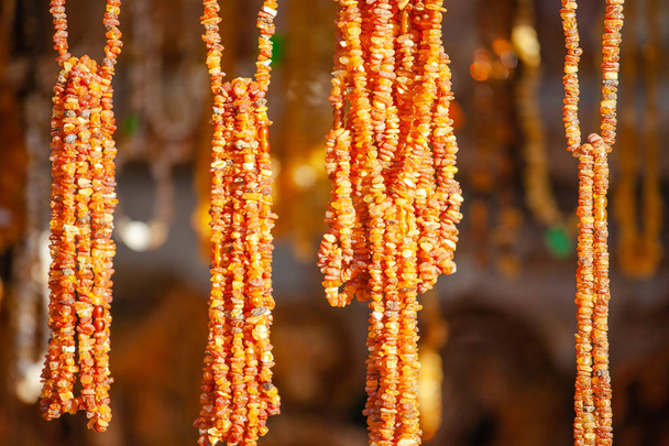 Яркие янтарные ожерелья и бусы
 - Фото, изображение