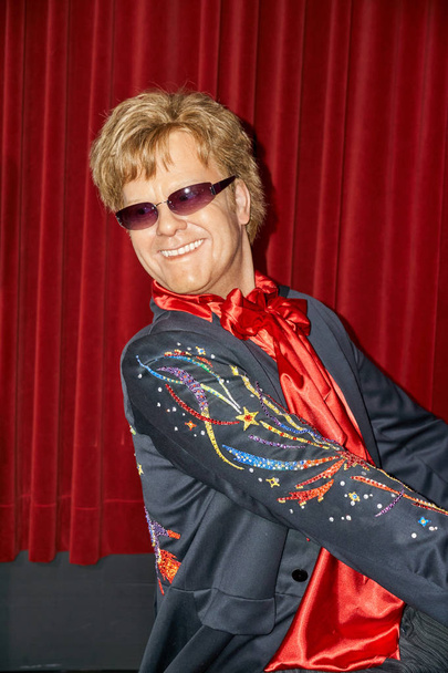 MONTREAL, CANADA - SEPTEMBER 23, 2018: Sir Elton Hercules John, English singer, pianist, and composer. Wax museum Grevin in Montreal, Quebec, Canada - Foto, imagen