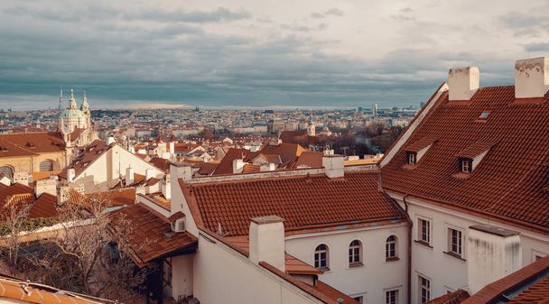 Πράγα φωτογραφία της πόλης, θέα από Prague κάστρο λόφο, Δεκέμβριος 2018 - Φωτογραφία, εικόνα