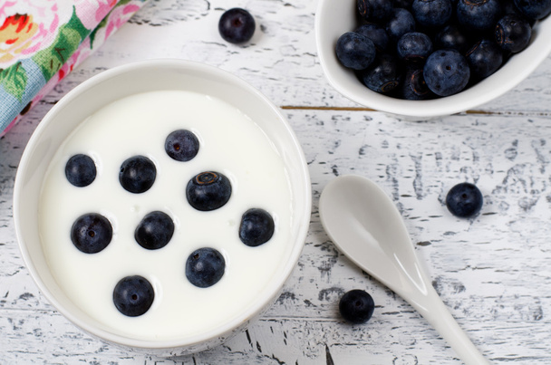 Sinivatukat jogurtilla
 - Valokuva, kuva
